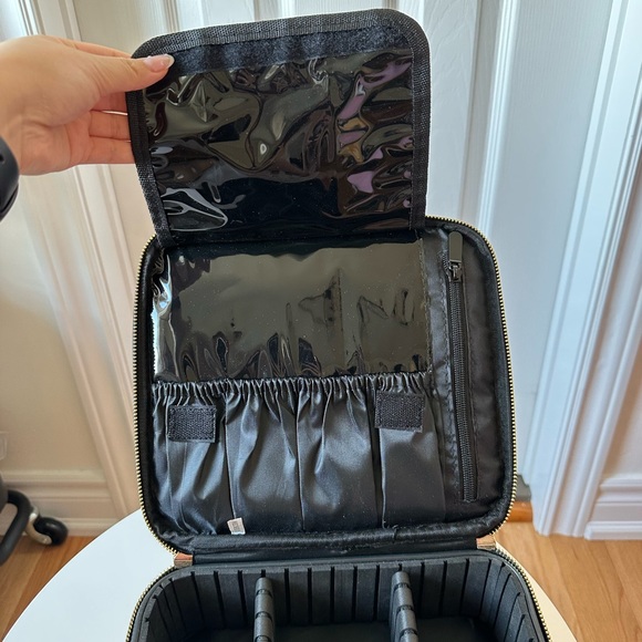 [SOLD] Makeup Organizer Bag 💄👛💼 - Picture 3 of 3